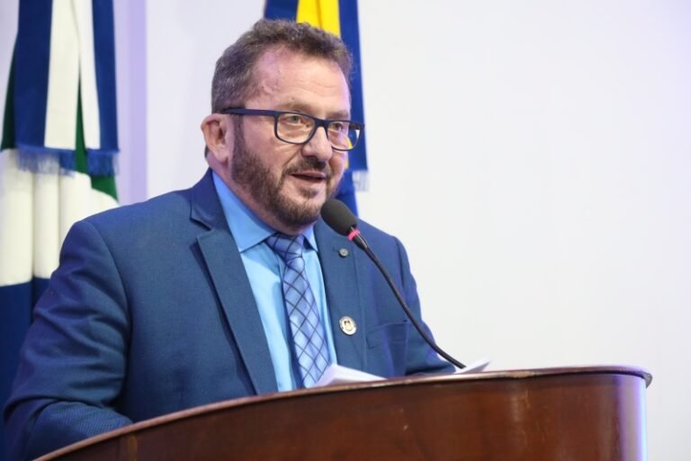 Laudir Munaretto (MDB) mostra preocupação com a manutenção das dependências do Parque dos Ipês (Foto: F. Grott/CMD)